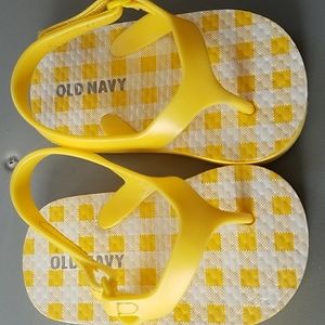 old navy yellow toddlers size 3